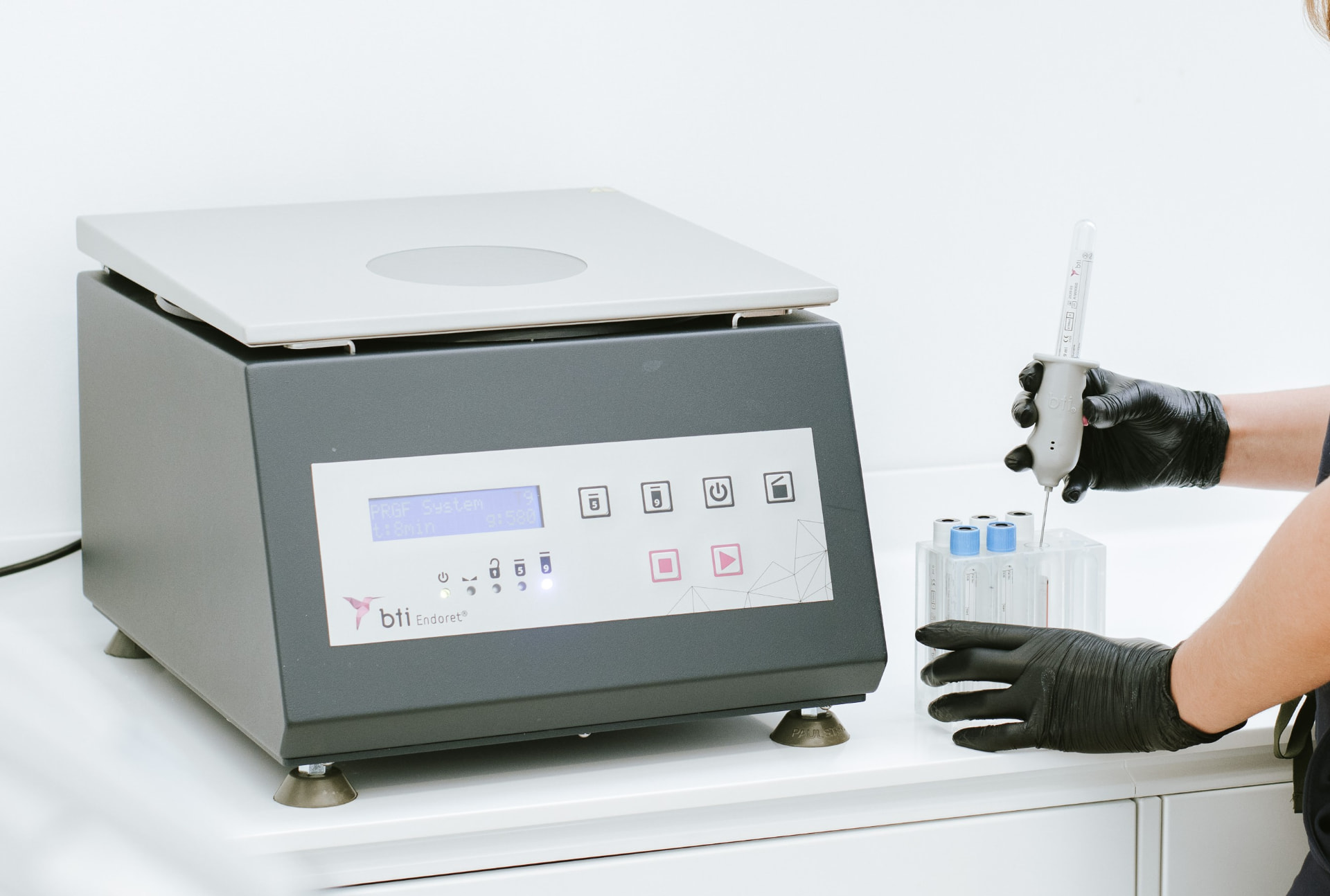Platelet-rich fibrin preparation used in biological dentistry at LiderDent Zagreb